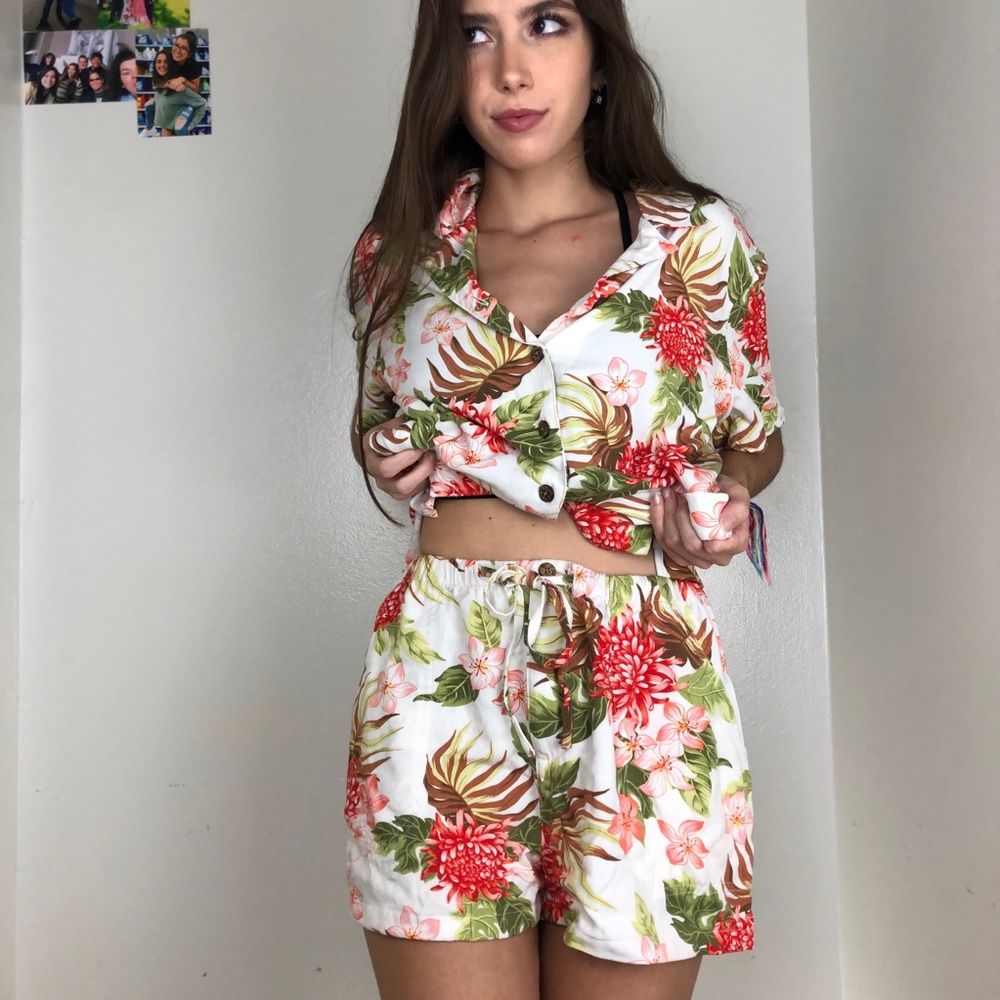DRAWSTRING HIGH WAISTED HAWAIIAN SHORTS